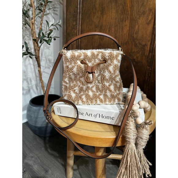 NWOT MICHAEL KORS SURI FAUX SHERPA FUR SIGNATURE BUCKET BAG